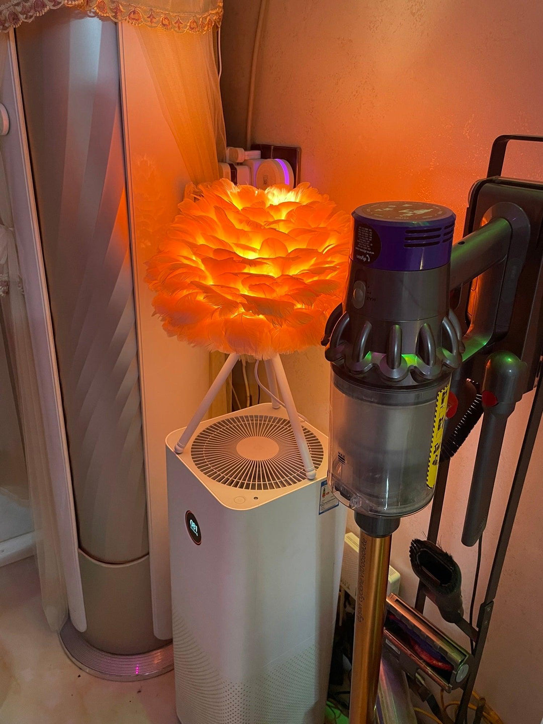 Lampa stołowa z piór gęsich