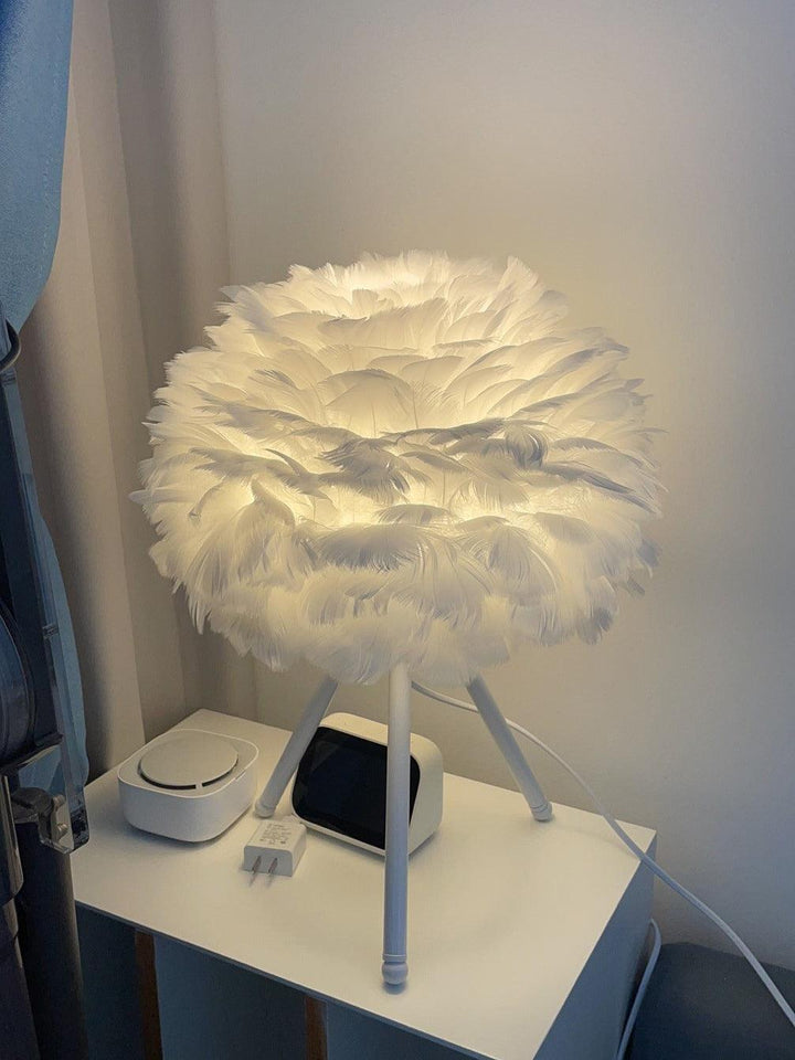 Lampa stołowa z piór gęsich