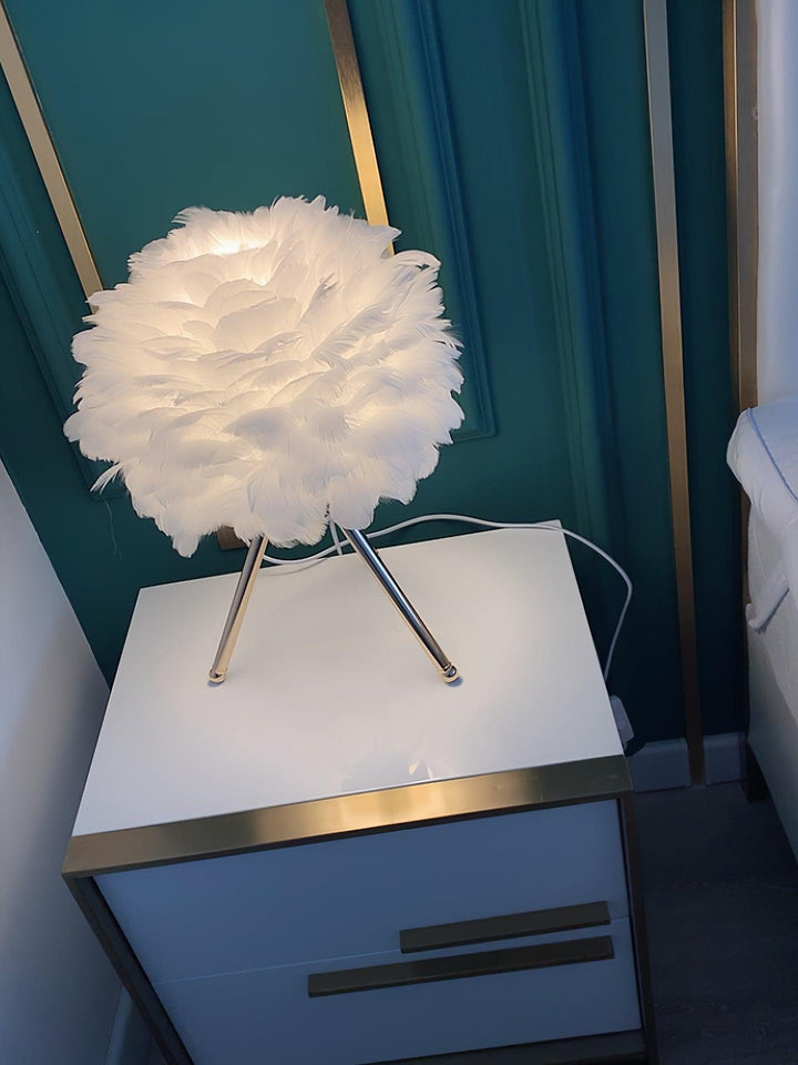 Lampa stołowa z piór gęsich