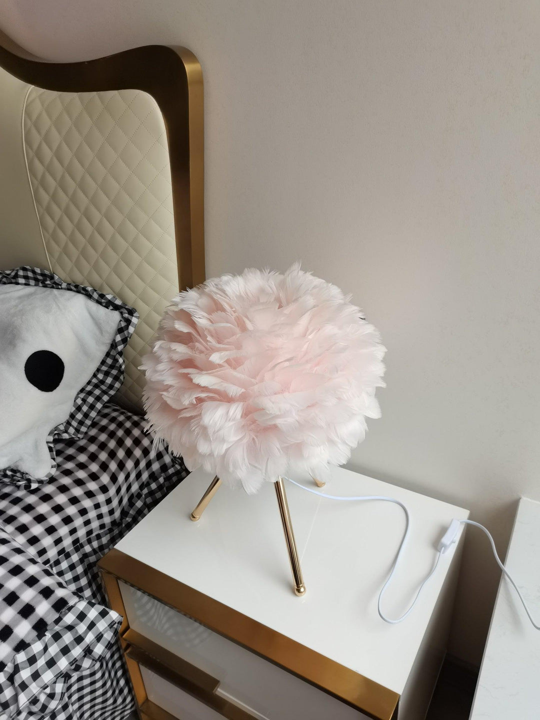 Lampa stołowa z piór gęsich