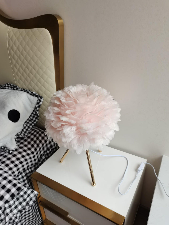 Lampa stołowa z piór gęsich