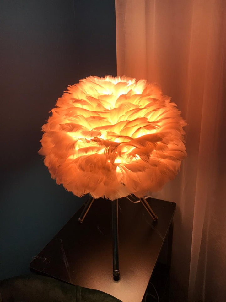 Lampa stołowa z piór gęsich