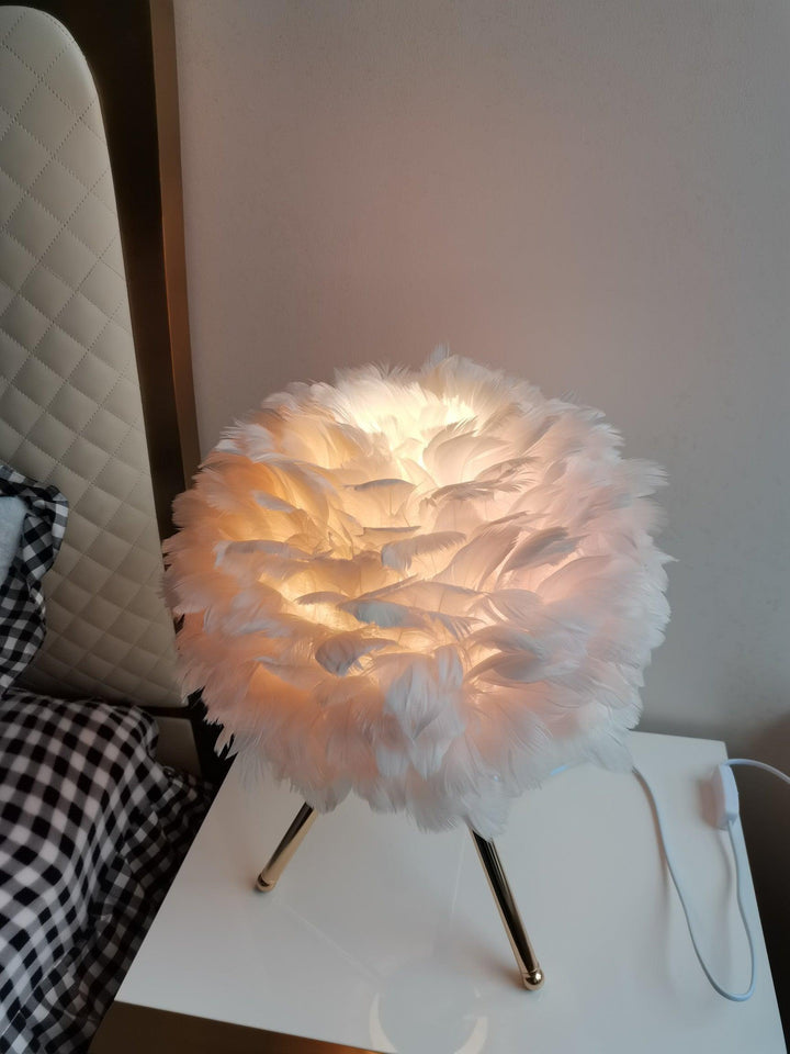 Lampa stołowa z piór gęsich