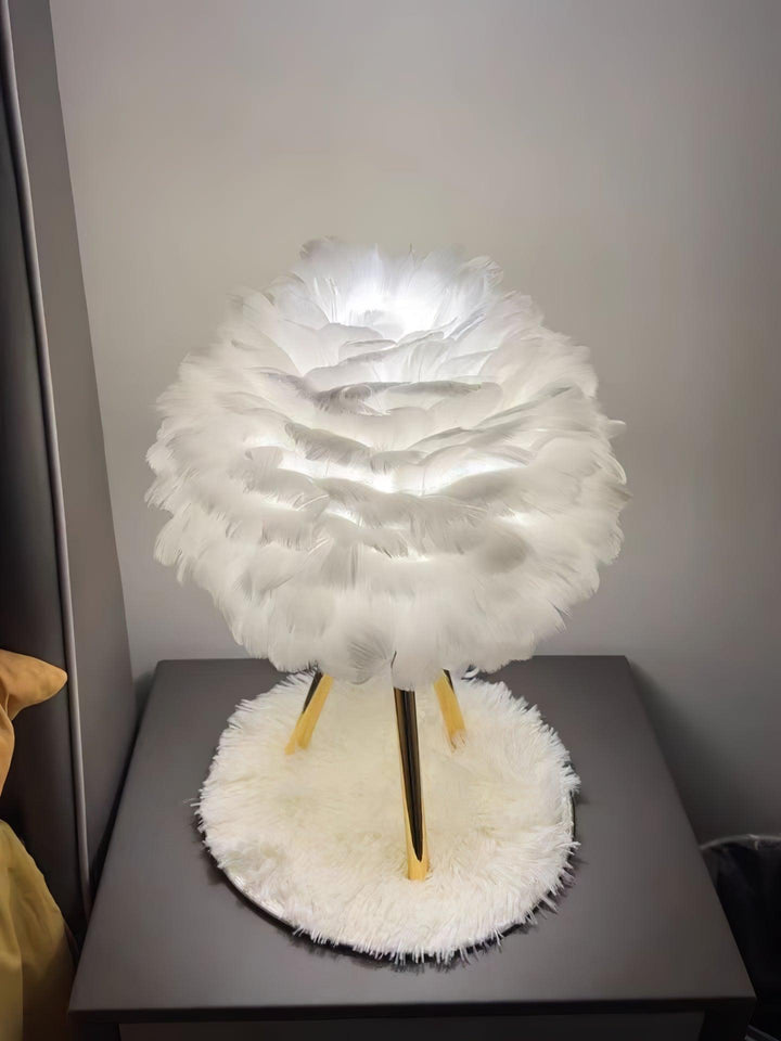 Lampa stołowa z piór gęsich