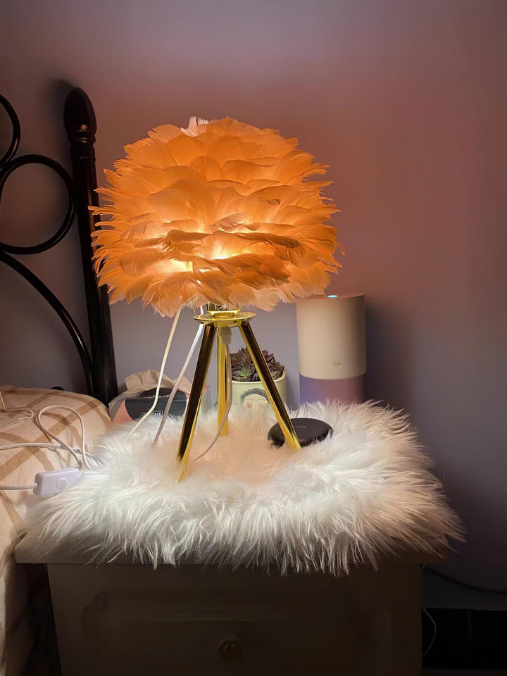 Lampa stołowa z piór gęsich