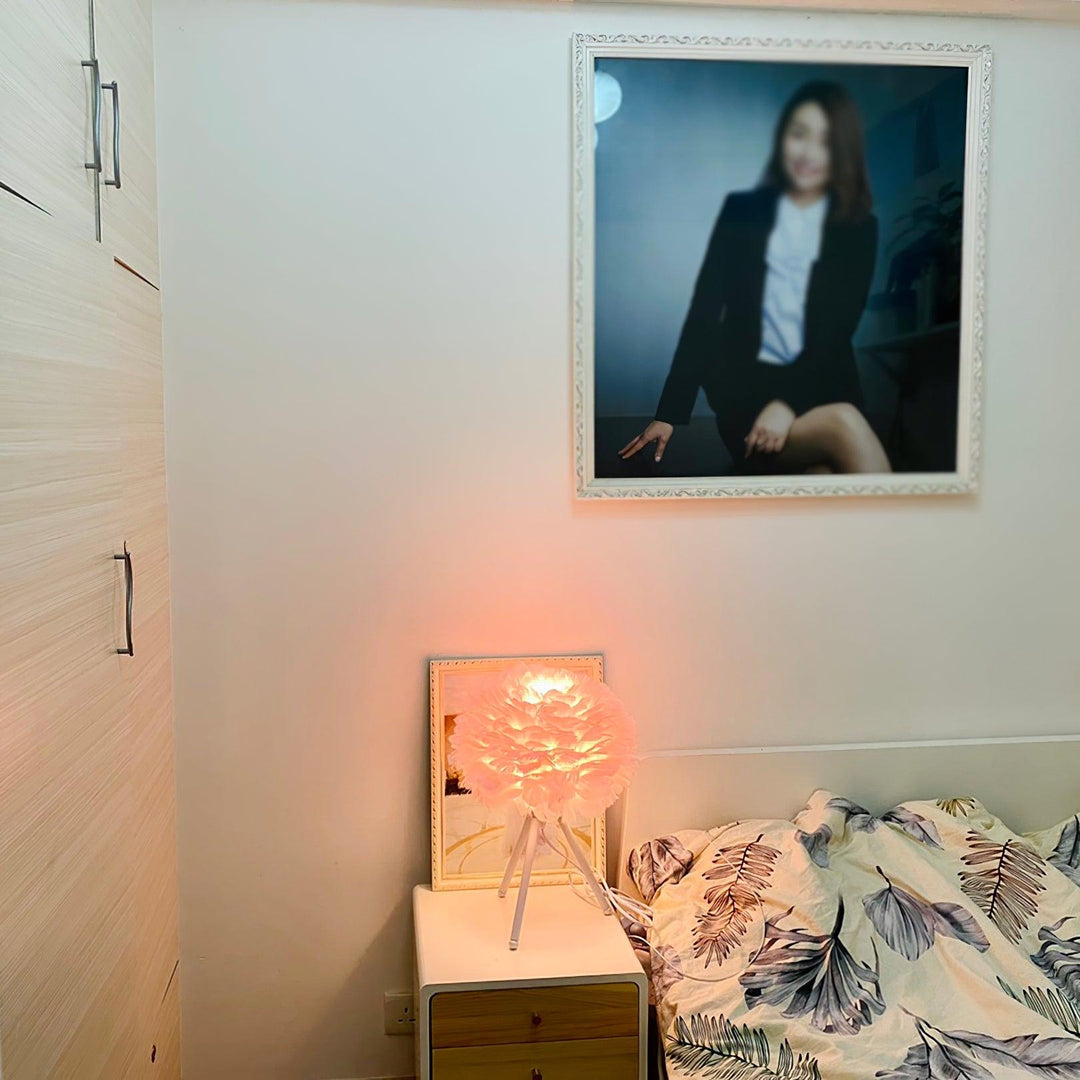Lampa stołowa z piór gęsich
