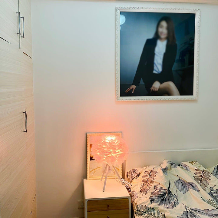 Lampa stołowa z piór gęsich