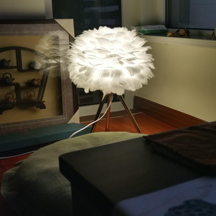 Lampa stołowa z piór gęsich