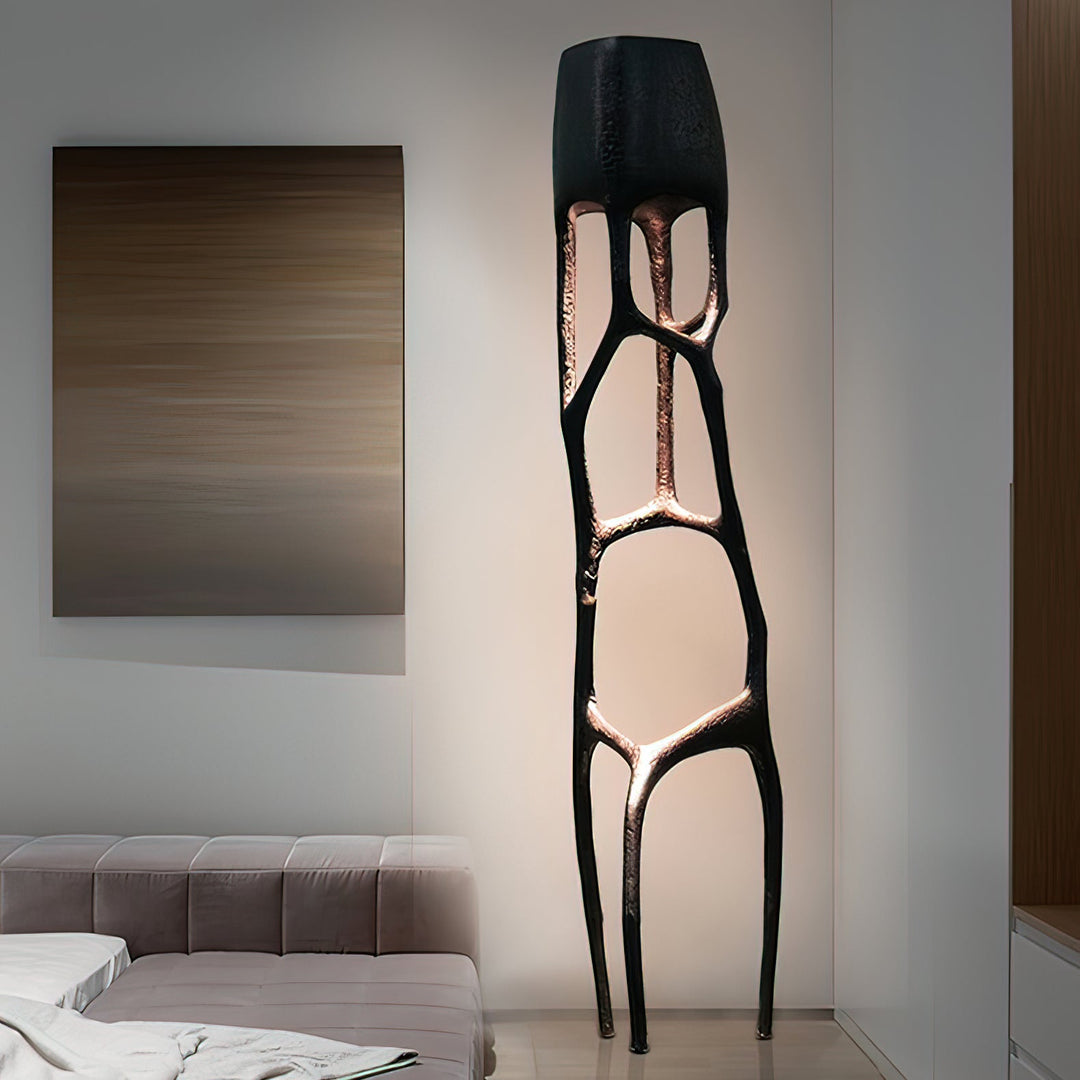 Lampa podłogowa rzeźba gotycka