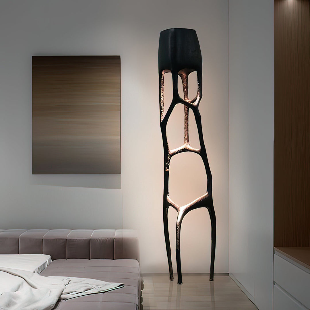 Lampa podłogowa rzeźba gotycka