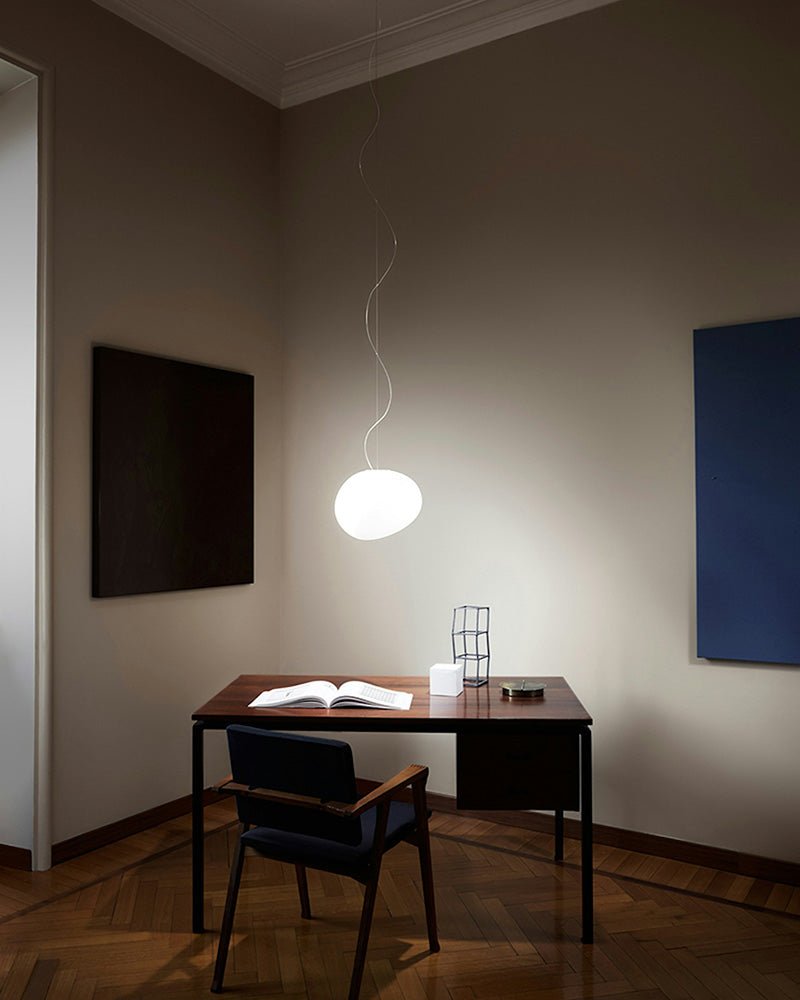 Lampa wisząca z szkła w kształcie kamienia Gregg Stone