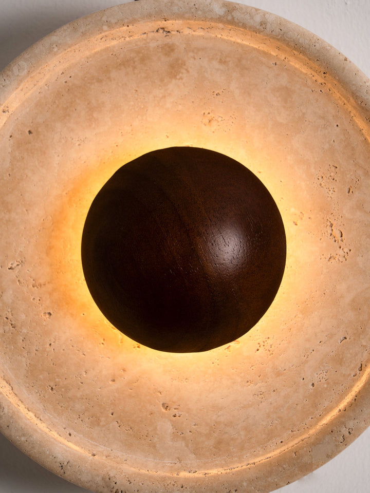 Lampa ścienna Halo z trawertynu