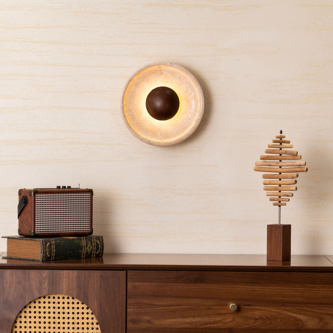 Lampa ścienna Halo z trawertynu
