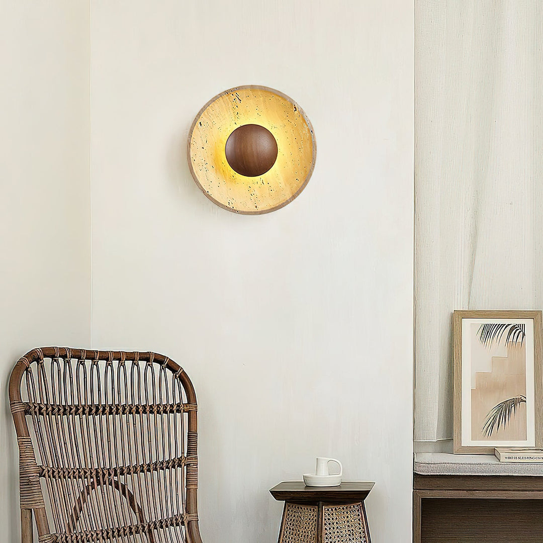 Lampa ścienna Halo z trawertynu