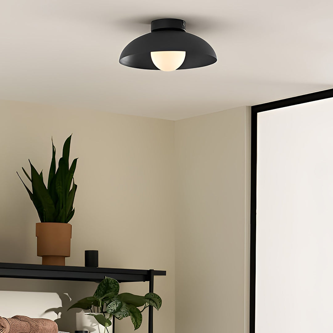 Lampa sufitowa z szklanym kloszem Harper