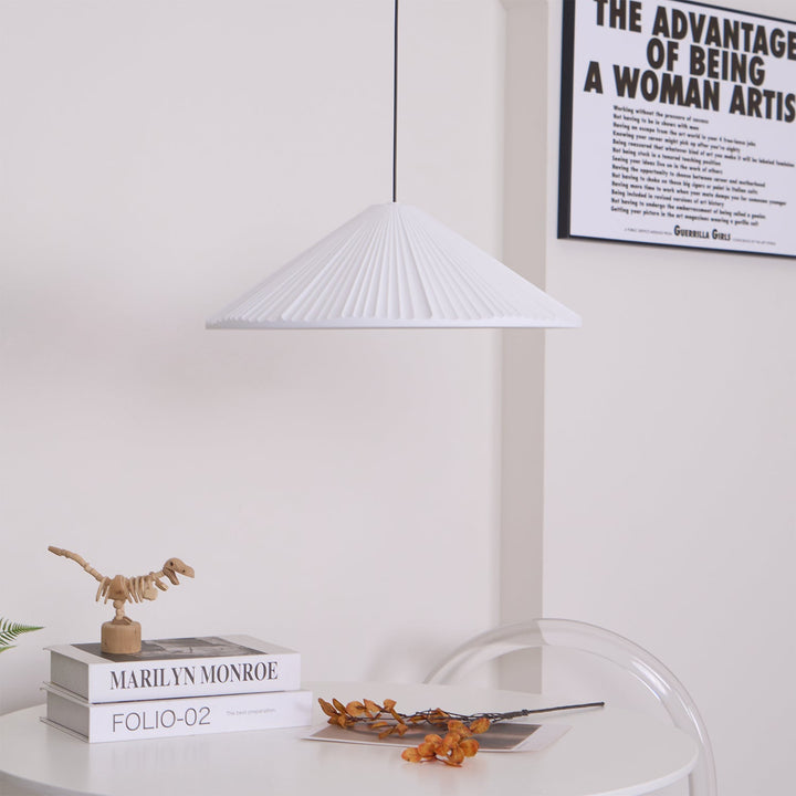 Lampa wisząca z żywicy w kształcie kapelusza