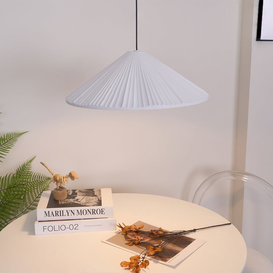 Lampa wisząca z żywicy w kształcie kapelusza
