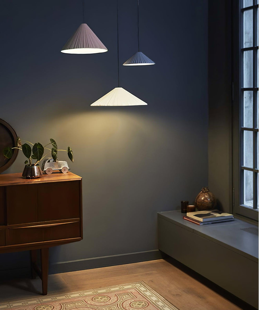 Lampa wisząca z żywicy w kształcie kapelusza