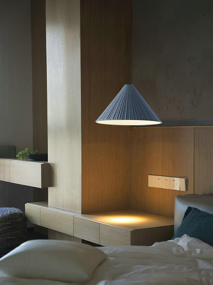 Lampa wisząca z żywicy w kształcie kapelusza