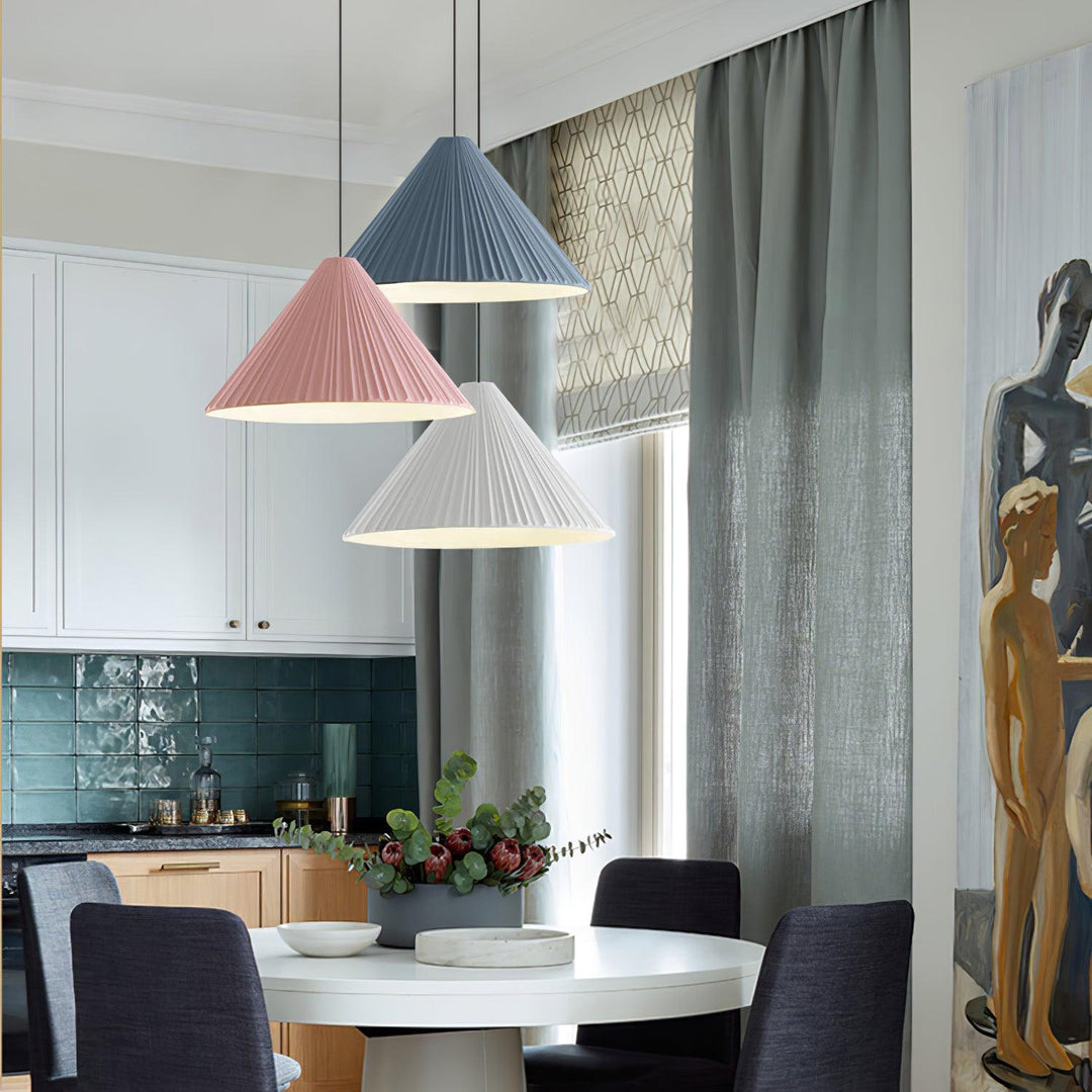 Lampa wisząca z żywicy w kształcie kapelusza