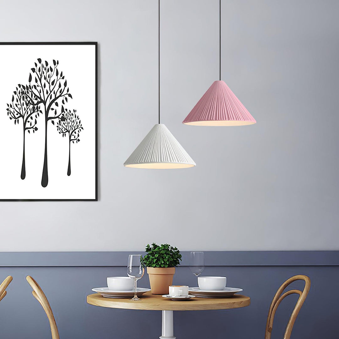 Lampa wisząca z żywicy w kształcie kapelusza
