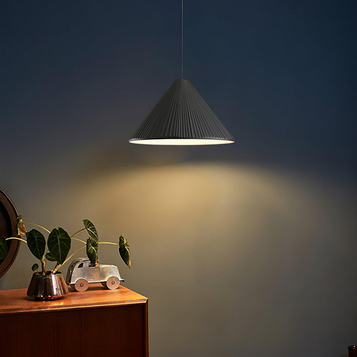 Lampa wisząca z żywicy w kształcie kapelusza