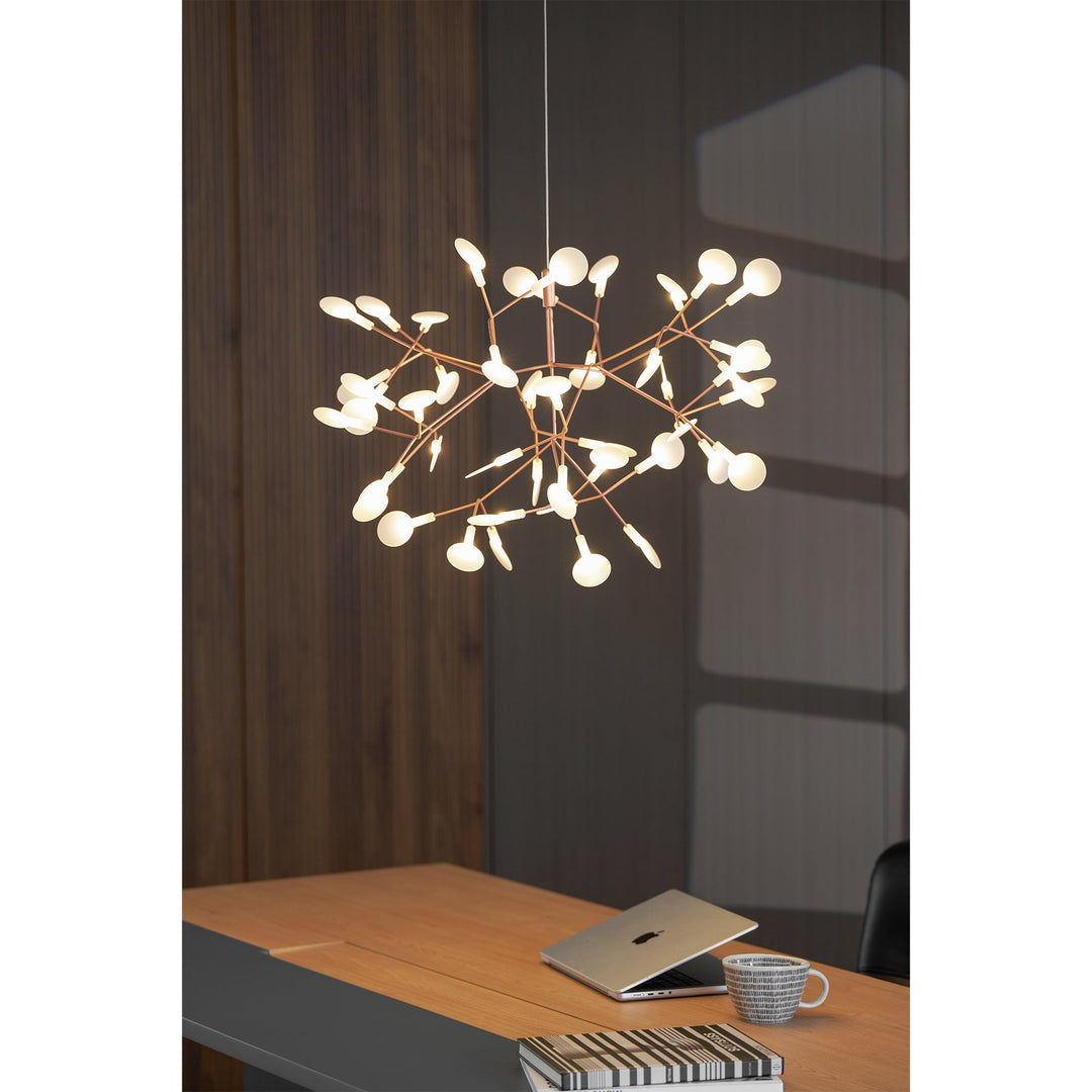 Żyrandol LED w kolorze różowego złota Firefly