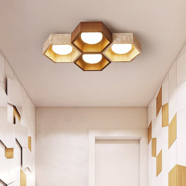 Lampa sufitowa z trawertynu w kształcie plastra miodu