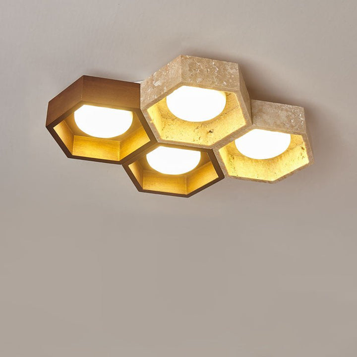 Lampa sufitowa z trawertynu w kształcie plastra miodu