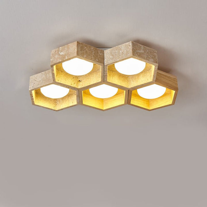 Lampa sufitowa z trawertynu w kształcie plastra miodu