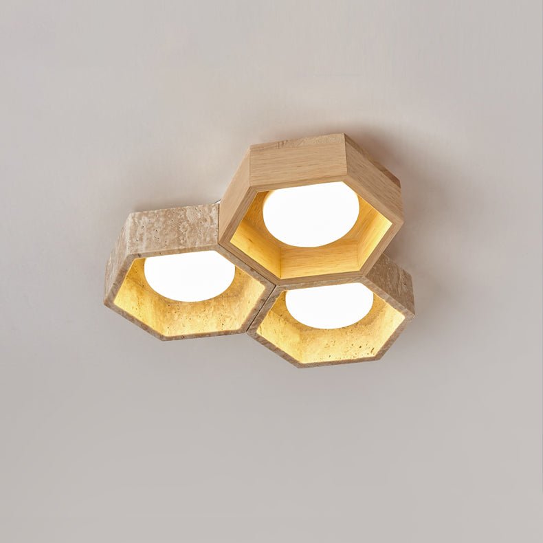 Lampa sufitowa z trawertynu w kształcie plastra miodu