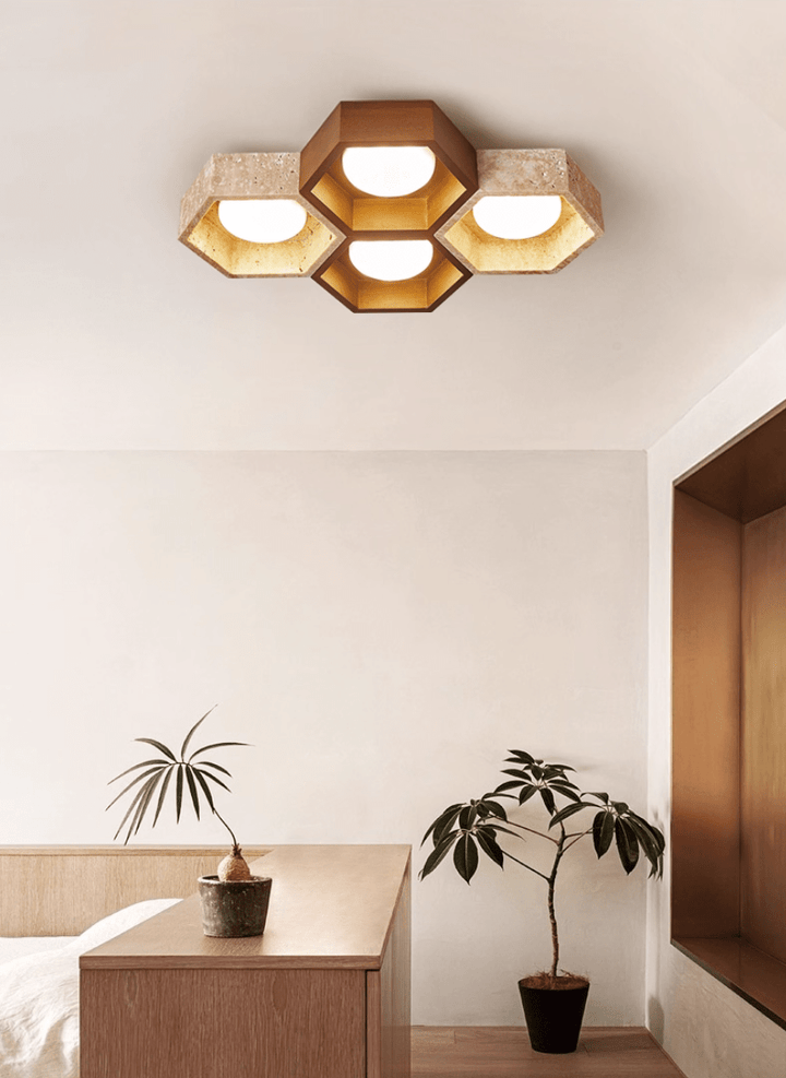 Lampa sufitowa z trawertynu w kształcie plastra miodu