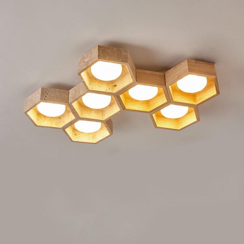 Lampa sufitowa z trawertynu w kształcie plastra miodu
