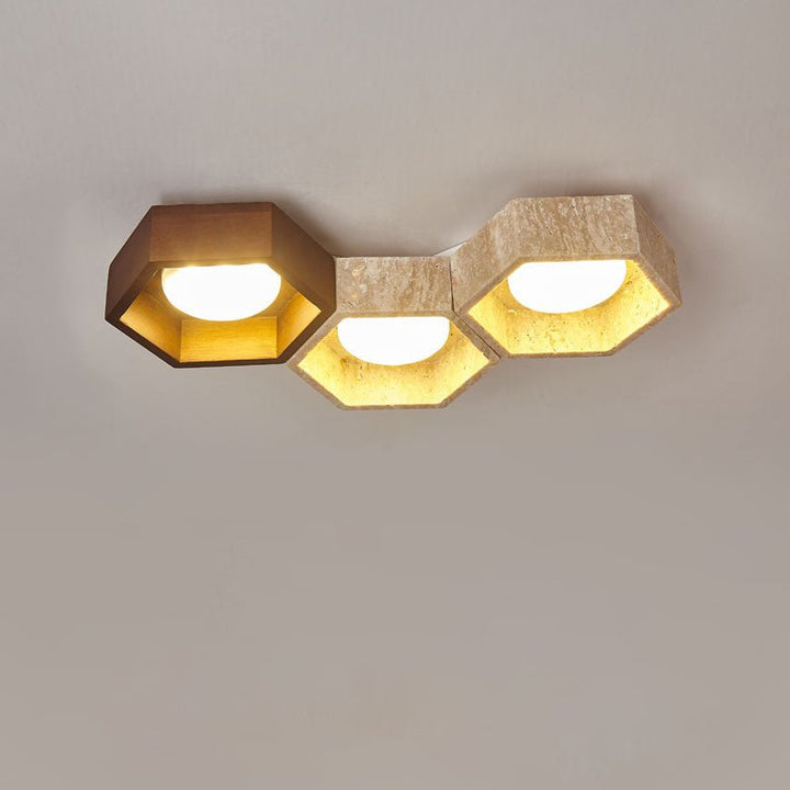 Lampa sufitowa z trawertynu w kształcie plastra miodu