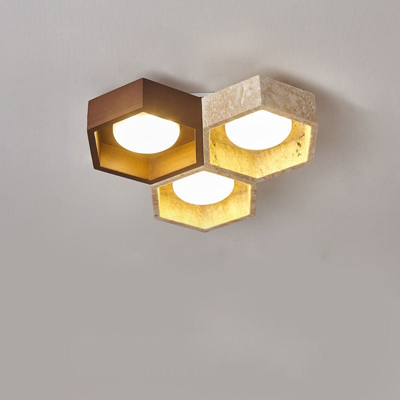Lampa sufitowa z trawertynu w kształcie plastra miodu