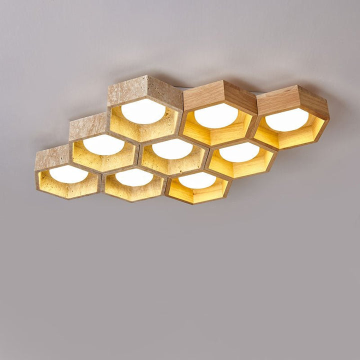 Lampa sufitowa z trawertynu w kształcie plastra miodu
