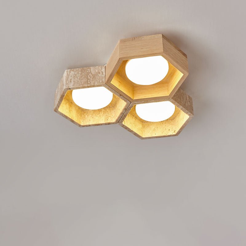 Lampa sufitowa z trawertynu w kształcie plastra miodu
