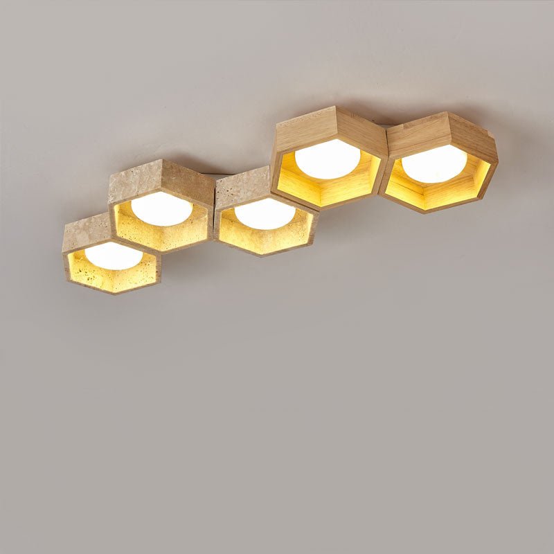 Lampa sufitowa z trawertynu w kształcie plastra miodu
