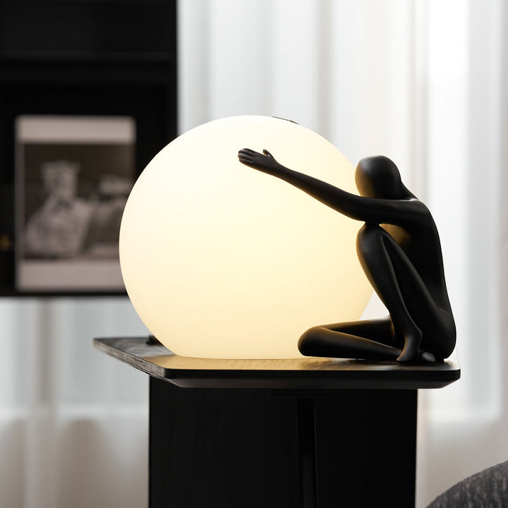 Lampa stołowa humanoidalna z kulą