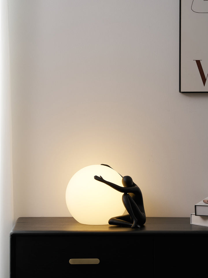 Lampa stołowa humanoidalna z kulą