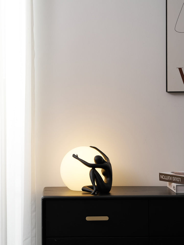 Lampa stołowa humanoidalna z kulą