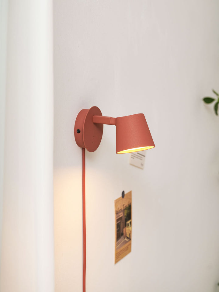 Lampa ścienna Tip z wtyczką