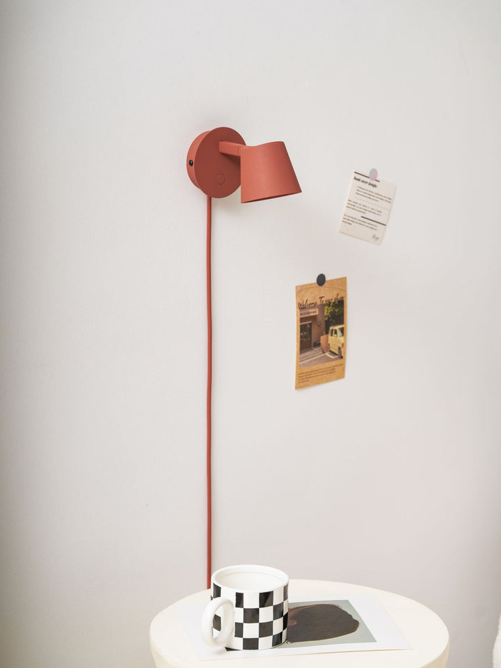 Lampa ścienna Tip z wtyczką