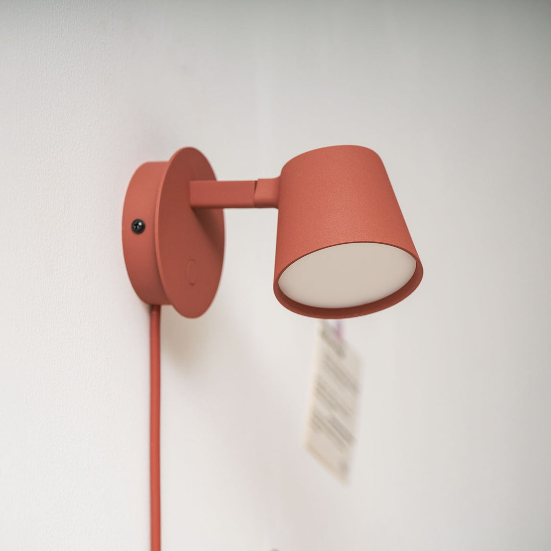 Lampa ścienna Tip z wtyczką