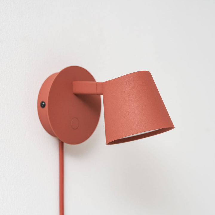 Lampa ścienna Tip z wtyczką