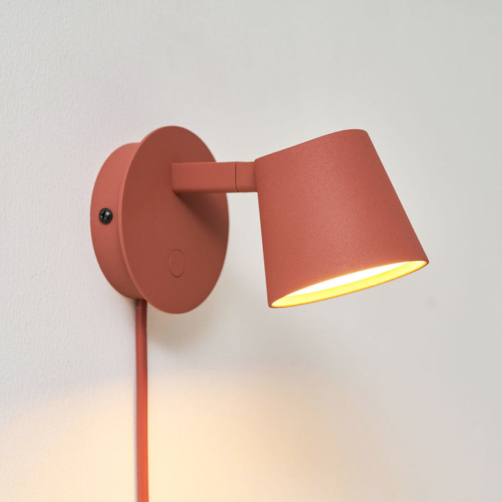 Lampa ścienna Tip z wtyczką