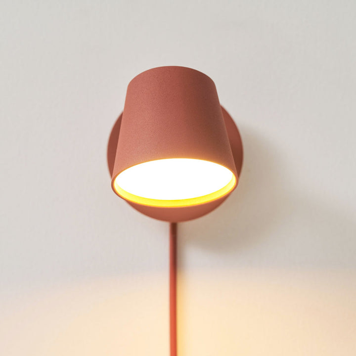 Lampa ścienna Tip z wtyczką