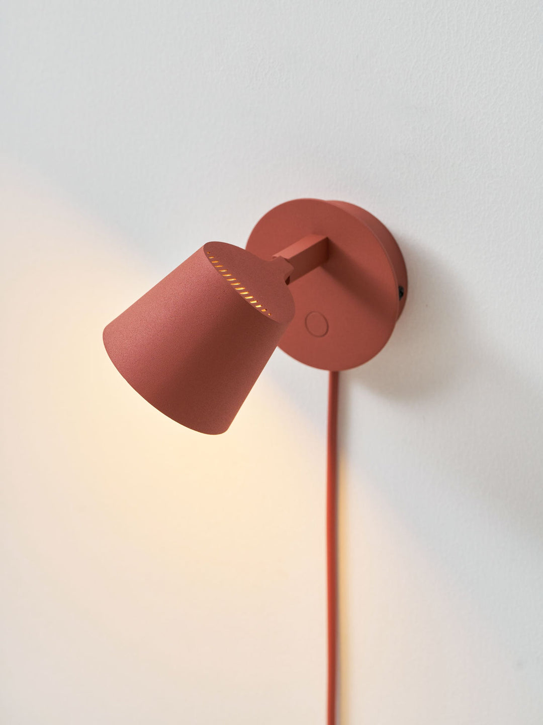Lampa ścienna Tip z wtyczką