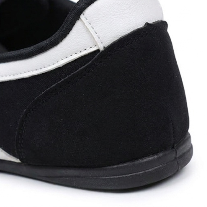 Lunelle – Retro Sneakers na Stopach