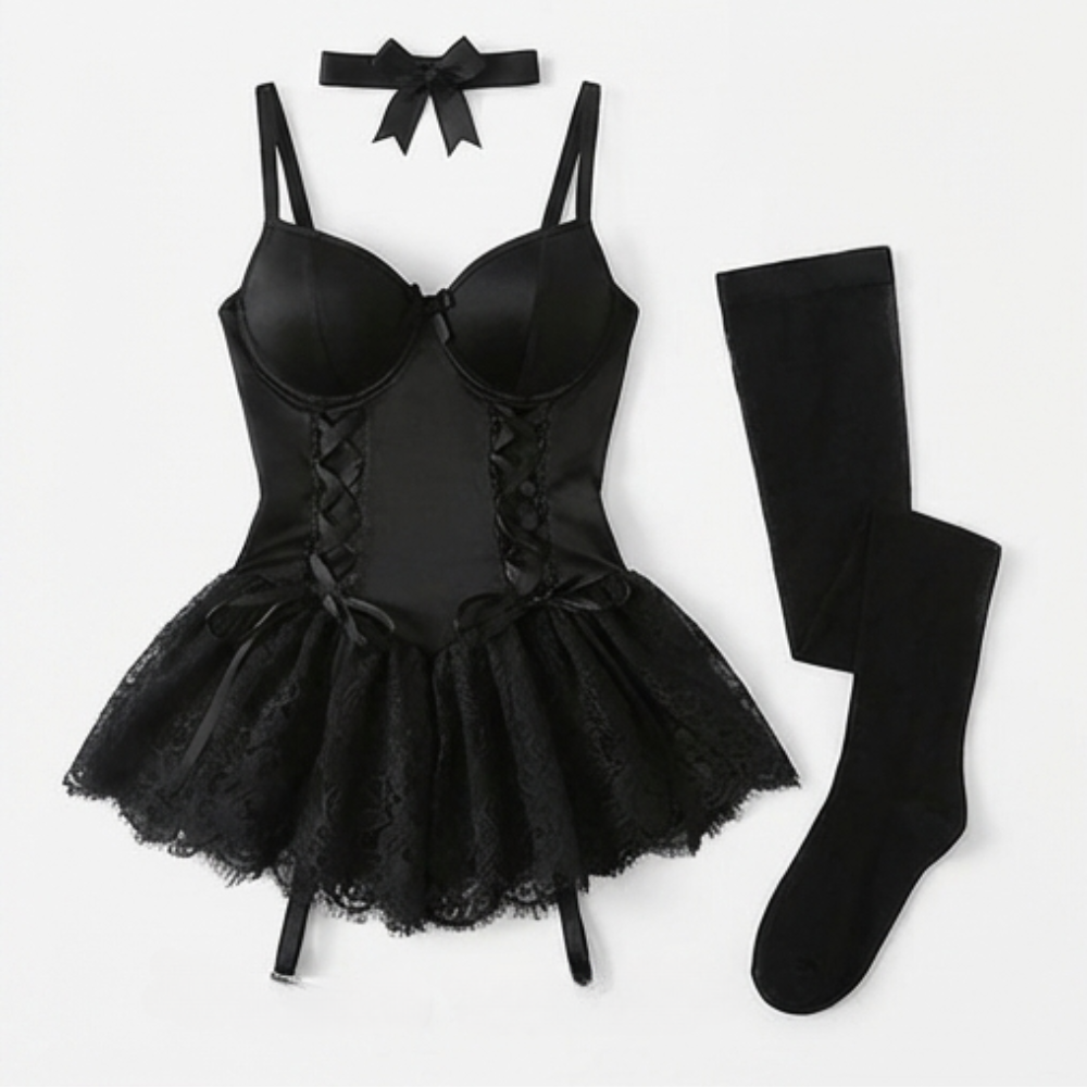 Rosalure – Zestaw babydoll z koronką i pończochami z pasem